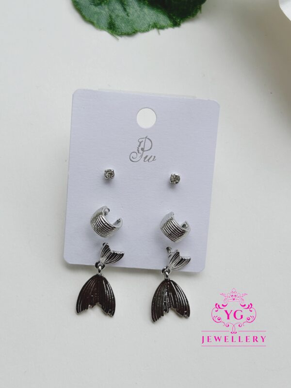 Daily wear earrings