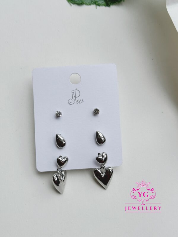 Daily wear earrings