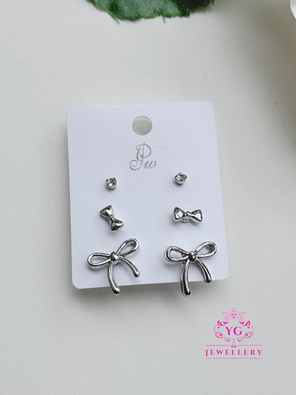 Daily wear earrings